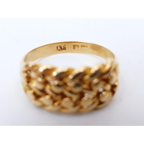 26 - CORRECTION AN 18ct gold ring, size N/O, weight 5.5g. UK shipping £14. We combine shipping lots.