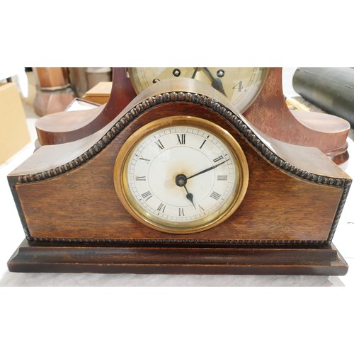 181 - An antique mahogany cased mantel clock, width 11.5