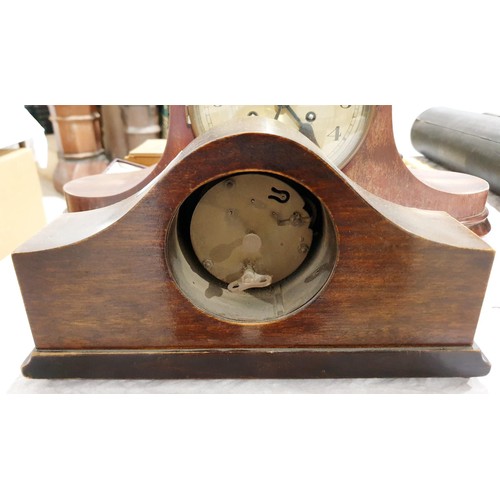 181 - An antique mahogany cased mantel clock, width 11.5