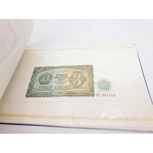 212 - Ten folders of The Rothman's Cambridge Collection of Rare Bank Notes. UK shipping £14.