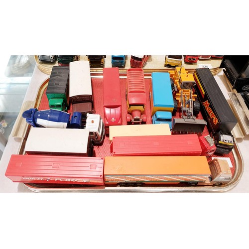 341 - A selection of toy vehicles. UK shipping £14.