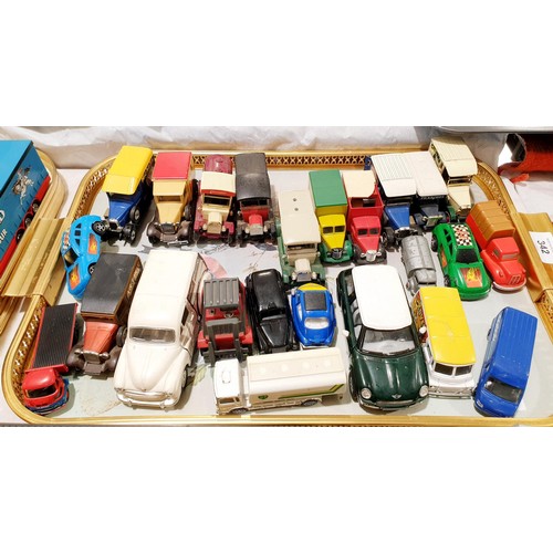 342 - A selection of toy vehicles. UK shipping £14.