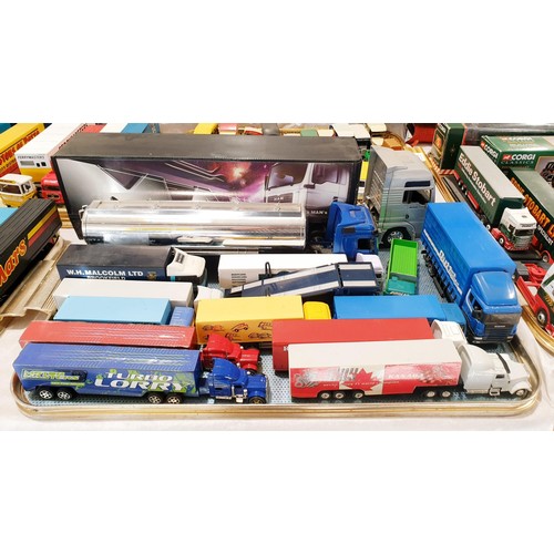 343 - A selection of toy trucks. UK shipping £14.