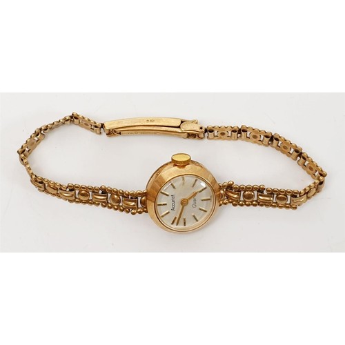 30 - A ladies Accurist quartz cocktail watch in a hallmarked 9ct gold case and bracelet, weight excluding... 