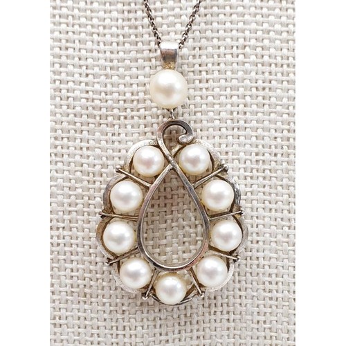 39 - An Akoya pearl set pendant, on an 800 silver chain. UK shipping £14. We combine lots.