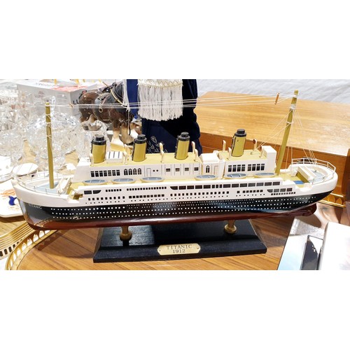 89 - A wooden model of the Titanic, length 16