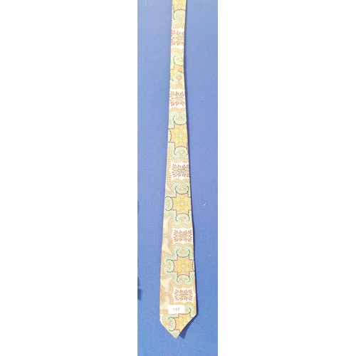 117 - A 1960/70s George Best design tie. UK shipping £14.