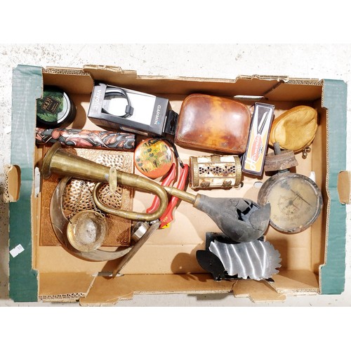 127 - A box of assorted including a vintage brass car horn and a vintage Sirram picnic basket. No shipping... 