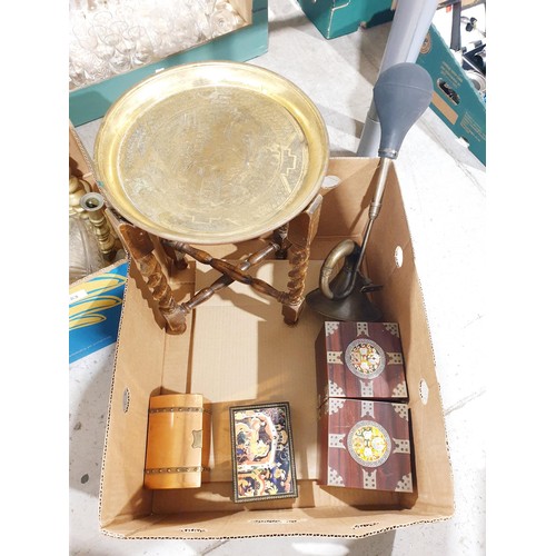 184 - A box including a vintage car horn and a brass top plant stand. No shipping. Arrange collection or y... 