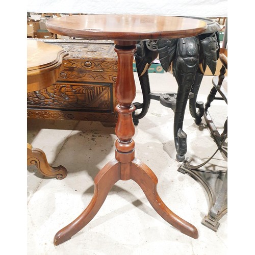 205 - An antique mahogany tripod table, diameter 17