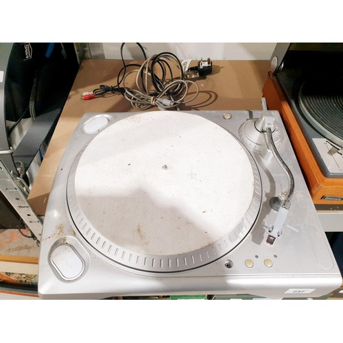 237 - A Ion ITT USB turntable. No shipping. Arrange collection or your own packer and shipper, please. Ele... 