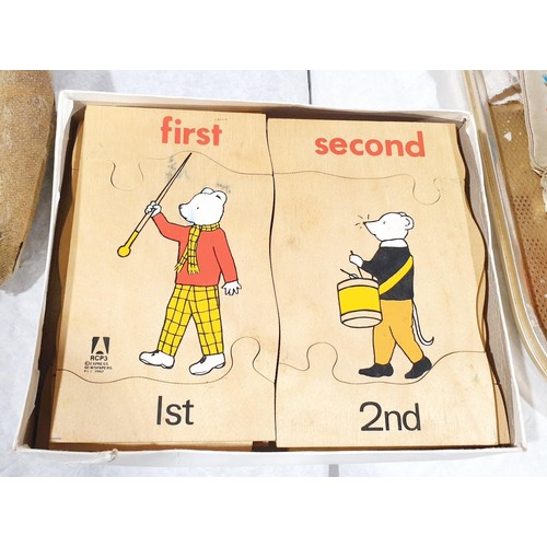 297 - A vintage boxed Rupert and his Band wooden 1-10 counting plaques. UK Shipping £14.