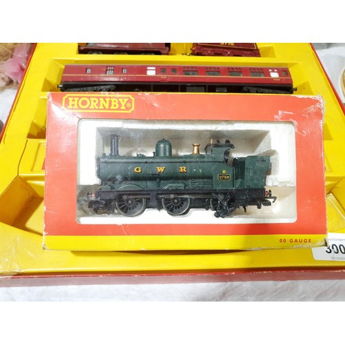 300 - A vintage Triang The Midlander locomotive tender and two carriages together with a boxed Hornby 00 g... 