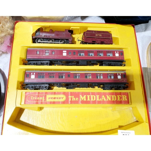 300 - A vintage Triang The Midlander locomotive tender and two carriages together with a boxed Hornby 00 g... 