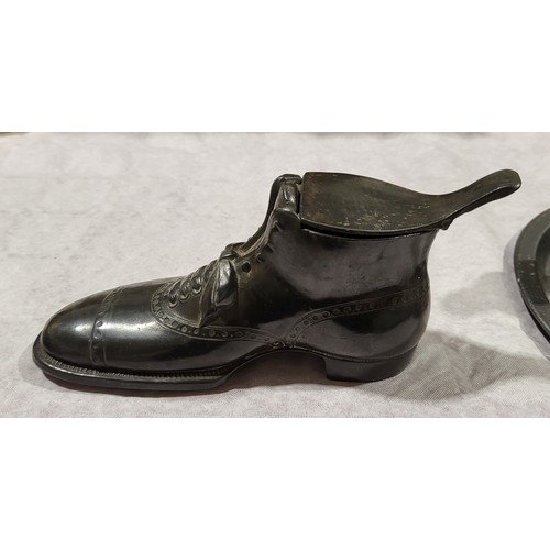 113 - A vintage pewter ink well in the form of a shoe. UK shipping £14.