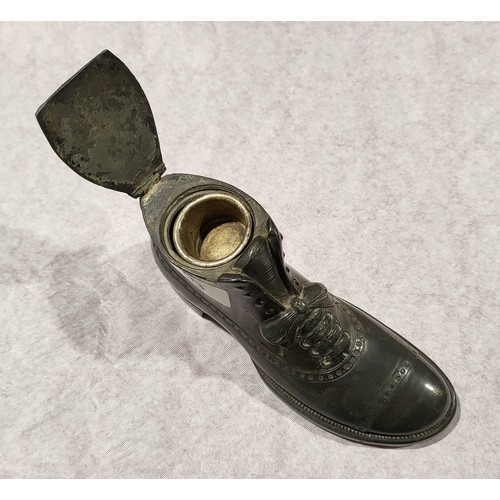 113 - A vintage pewter ink well in the form of a shoe. UK shipping £14.