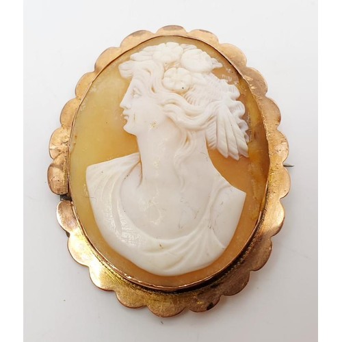 20 - An antique cameo brooch in a 9ct gold mount, gross weight 7.7g, length 2