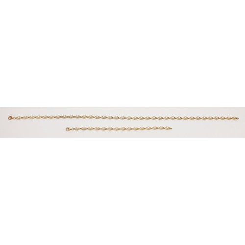 21 - A 9ct gold and pearl matching bracelet and necklace, necklace length 17