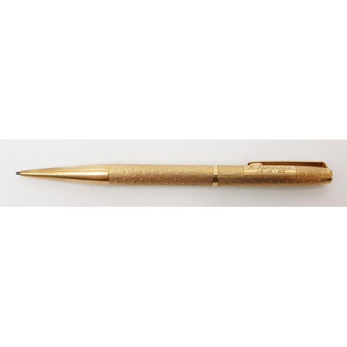 29 - A boxed Yard-O-LED hallmarked 9ct gold propelling pencil, gross weight 27.3g, Birmingham 1961. UK sh... 