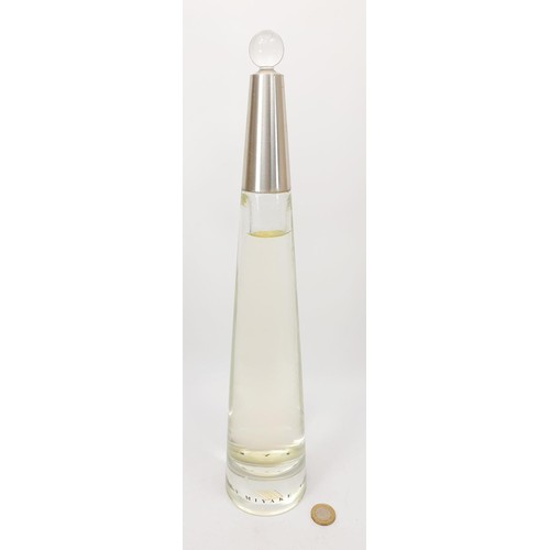 125 - An Issey Miyake L'eau d'Issey shop glass display perfume bottle, height 16