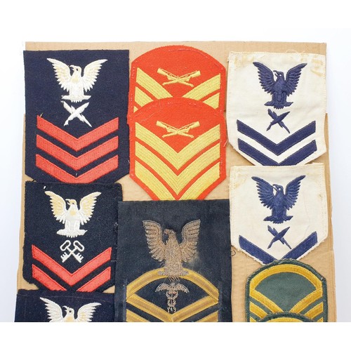 149 - A selection of vintage military patches. UK shipping £14.