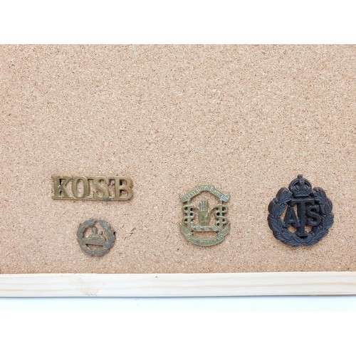 150 - A selection of vintage and later military insignia. UK shipping £14.