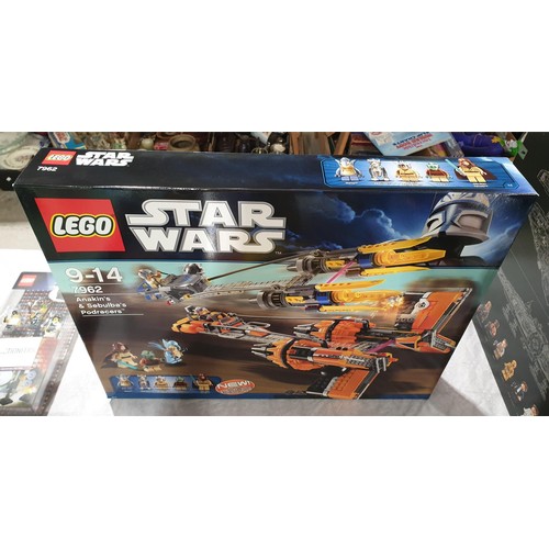 190 - A sealed Lego Star Wars Anakin's & Sebulba's Pod Racers set, 7962. UK shipping £14.