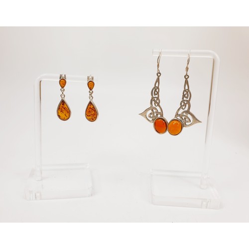 3 - A silver and amber set necklace, length 18