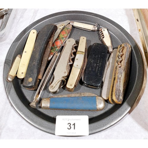 31 - A selection of vintage pocket knives. UK shipping £14.