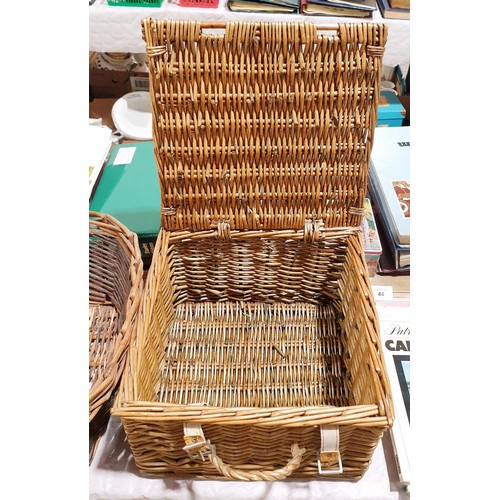 45 - A vintage wicker hamper, width 12