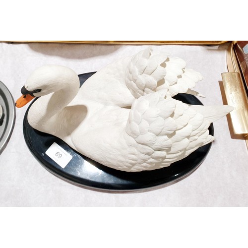 69 - A Franklin Mint model The Royal Swan, width 12