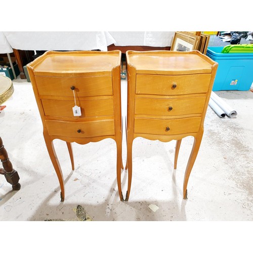 146 - A pair of night stands, height 29