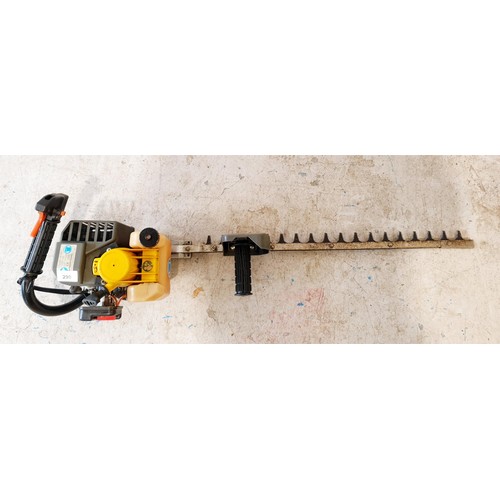 290 - A McCulloch petrol hedge trimmer. No shipping. Arrange collection or your own packer and shipper, pl... 