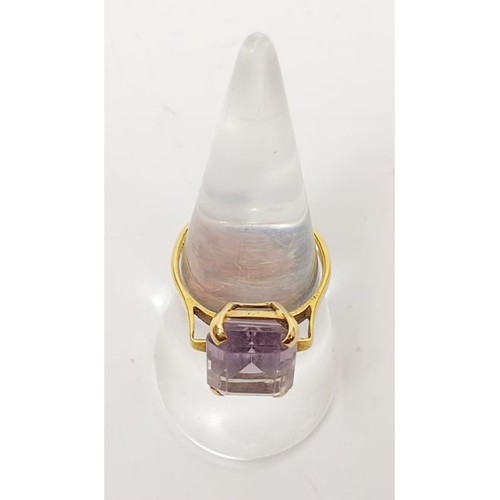 15 - A hallmarked 9ct gold ring set with purple stone, gross weight 3.3g, size N/O. UK shipping £14.