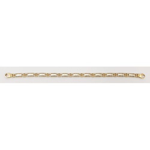 25 - A hallmarked 9ct gold bracelet, length 8