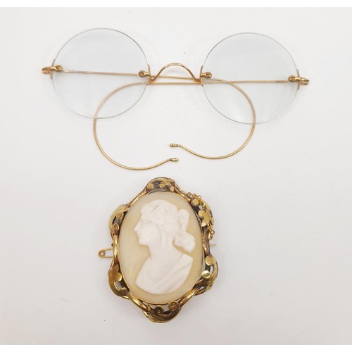 45 - A selection of antique jewellery and a pair of antique spectacles. UK shipping £14.