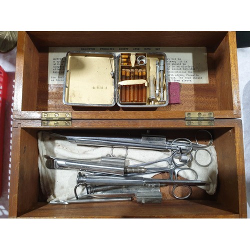 74 - A selection of vintage medical instruments in a wooden box. UK shipping £14.