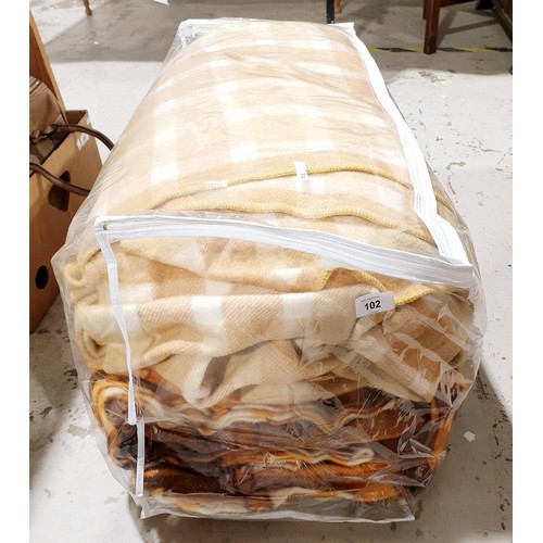 102 - Five vintage blankets. No shipping. Arrange collection or your own packer and shipper, please. Elect... 