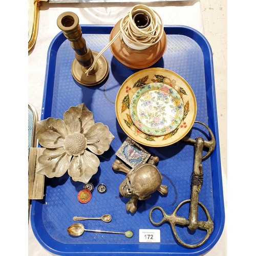 172 - A tray of collectables including a silver spoon. UK shipping £14.