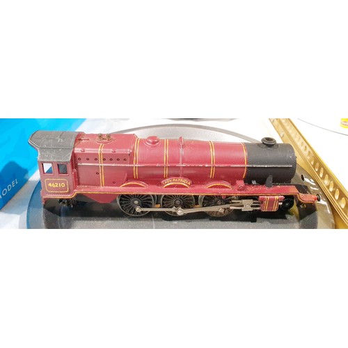 220 - Two Hornby 00 gauge locomotives, A/F. UK shipping £14.