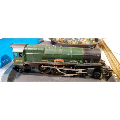 220 - Two Hornby 00 gauge locomotives, A/F. UK shipping £14.