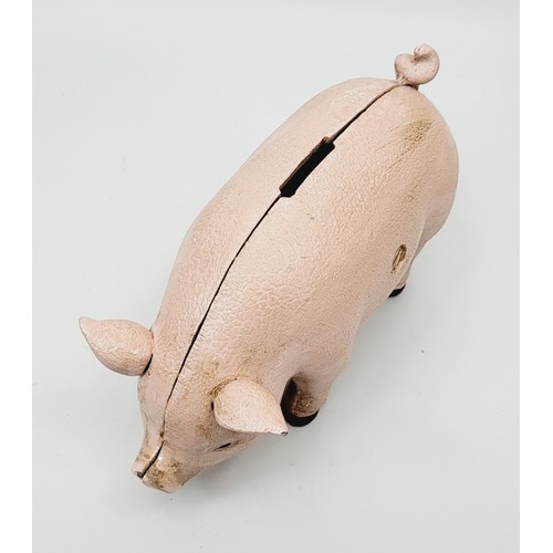 279 - A cast iron pig money box. UK shipping £14.