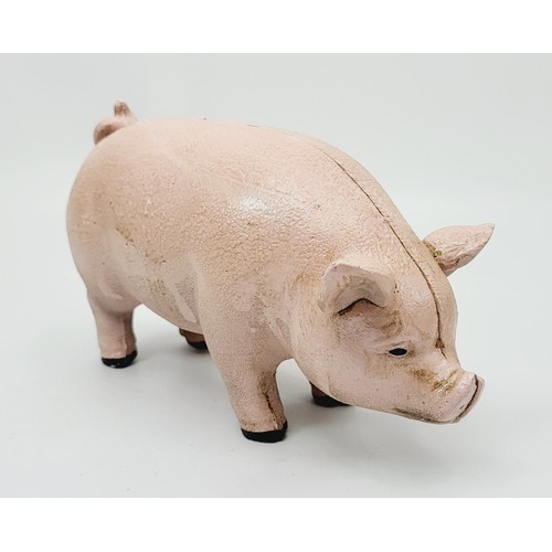 279 - A cast iron pig money box. UK shipping £14.