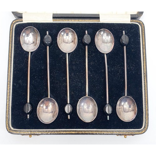 34 - A set of six cased silver hallmarked coffee spoons with bean knobs, gross weight 39g, Birmingham 193... 