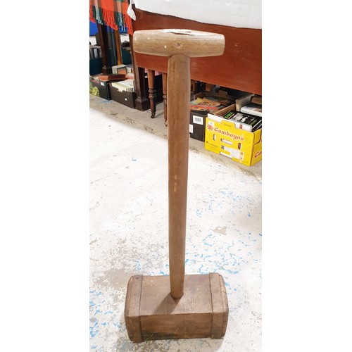 184 - A vintage wooden mallet. No shipping. Arrange collection or your own packer and shipper, please. Ele... 