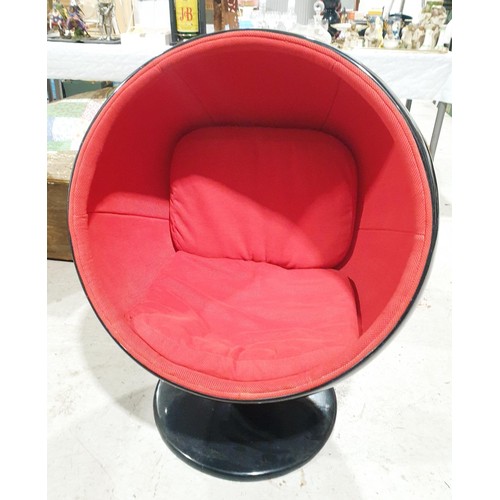 190 - A child's fibre glass ball chair designed for the 2010 NEC Good Home Exhibition, height 36