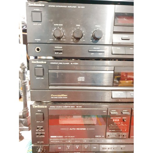 202 - A Technics Hi-fi comprising RS-X911 Dual cassette player SL-PJ26A CD player, SU-X911 amplifier, SH-E... 