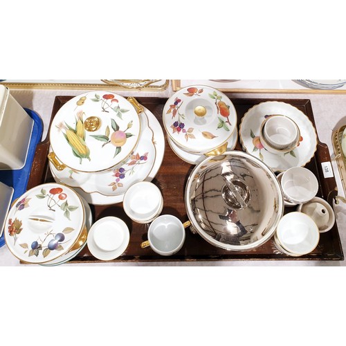 138 - A selection of Royal Worcester 