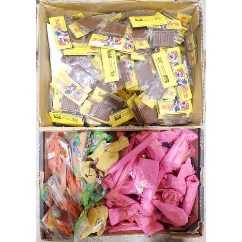 259 - A box of novelties. No shipping. Arrange collection or your own packer and shipper, please. Electric... 