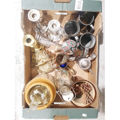 286 - A box of metal ware and assorted. No shipping. Arrange collection or your own packer and shipper, pl... 